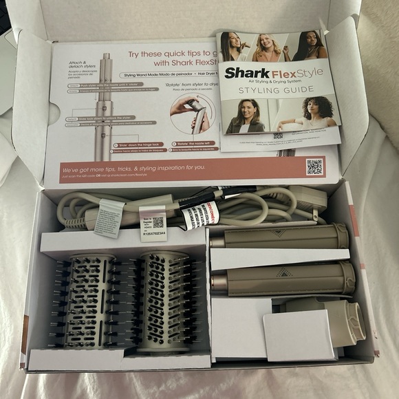 BNIB Shark FlexStyle Air Styling & Drying System - Picture 4 of 6